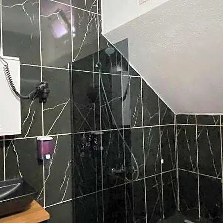 Hotel Hill 2*